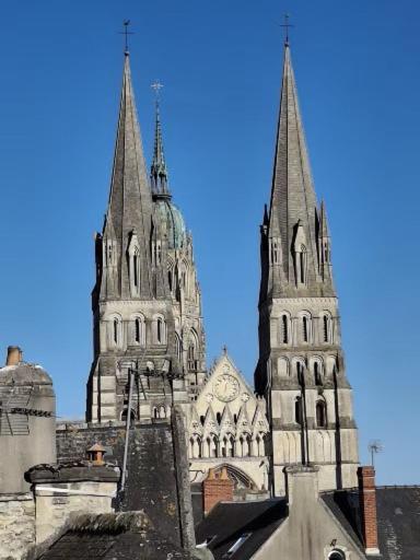Appartement dans belle demeure ancienne B&B centre de Bayeux vue cathédrale proche plages du débarquement Exterior foto